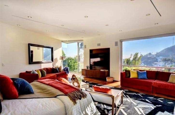 Hugh Hefner: Δείτε την 5 εκατομμυρίων βίλα που άφησε στην 31 ετών χήρα του