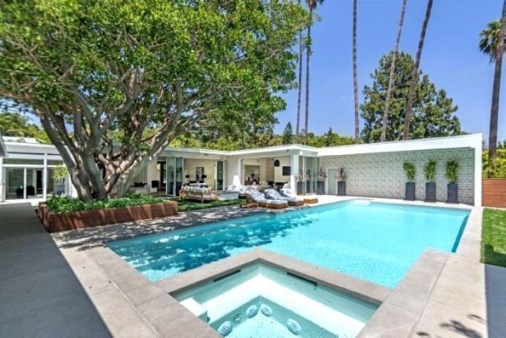 Είδαμε το νέο σπίτι της Cindy Crawford στο Beverly Hills και μία πλάκα την πάθαμε!