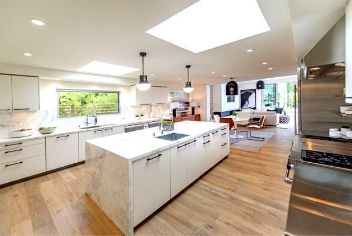 Είδαμε το νέο σπίτι της Cindy Crawford στο Beverly Hills και μία πλάκα την πάθαμε!