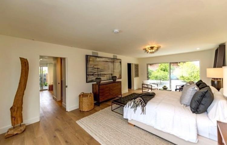 Είδαμε το νέο σπίτι της Cindy Crawford στο Beverly Hills και μία πλάκα την πάθαμε!