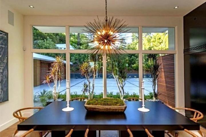 Είδαμε το νέο σπίτι της Cindy Crawford στο Beverly Hills και μία πλάκα την πάθαμε!