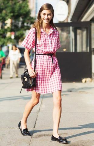 9+1 Street Style Looks που θα σε κάνουν να αγαπήσεις το Gingham Style 9+1 Street Style Looks που θα σε κάνουν να αγαπήσεις το Gingham Style