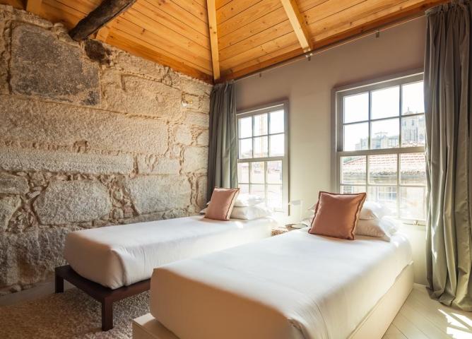 Πόρτο: Ποιος μπορεί να πει όχι σε ένα ποτήρι κρασί με θέα τον ποταμό Douro; Πόρτο: Ποιος μπορεί να πει όχι σε ένα ποτήρι κρασί με θέα τον ποταμό Douro;