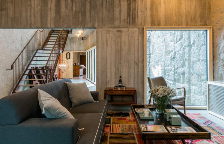 Πόρτο: Ποιος μπορεί να πει όχι σε ένα ποτήρι κρασί με θέα τον ποταμό Douro; Πόρτο: Ποιος μπορεί να πει όχι σε ένα ποτήρι κρασί με θέα τον ποταμό Douro;