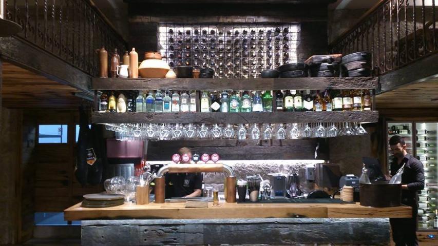 Πόρτο: Ποιος μπορεί να πει όχι σε ένα ποτήρι κρασί με θέα τον ποταμό Douro; Πόρτο: Ποιος μπορεί να πει όχι σε ένα ποτήρι κρασί με θέα τον ποταμό Douro;