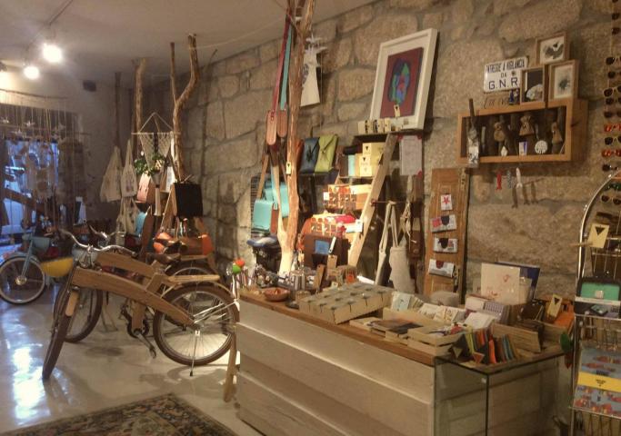 Πόρτο: Ποιος μπορεί να πει όχι σε ένα ποτήρι κρασί με θέα τον ποταμό Douro; Πόρτο: Ποιος μπορεί να πει όχι σε ένα ποτήρι κρασί με θέα τον ποταμό Douro;