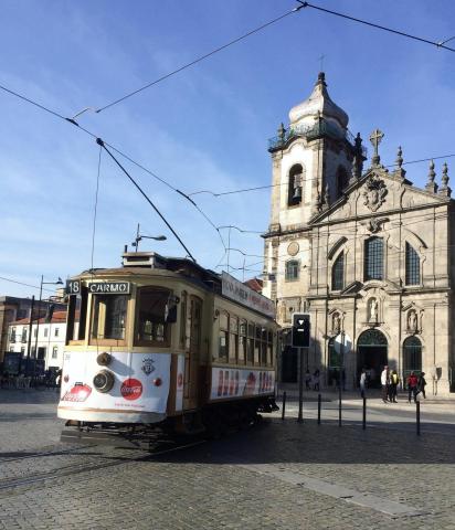 Πόρτο: Ποιος μπορεί να πει όχι σε ένα ποτήρι κρασί με θέα τον ποταμό Douro; Πόρτο: Ποιος μπορεί να πει όχι σε ένα ποτήρι κρασί με θέα τον ποταμό Douro;