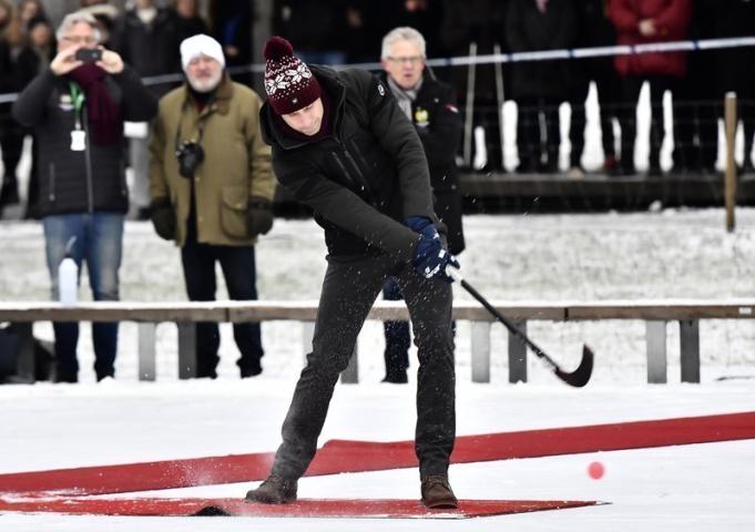 Η έγκυος Kate Middleton δεν κολλάει πουθενά - Έπαιξε χόκεϊ επί πάγου