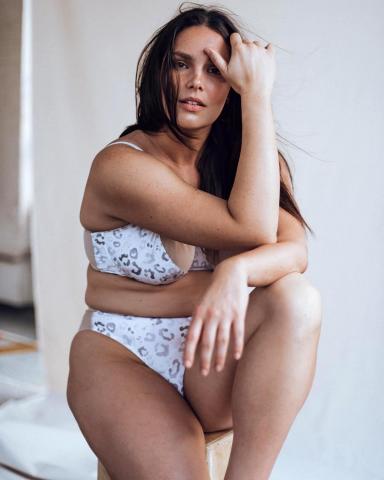 Candice Huffine: Το πρώτο plus size model που έγινε εξώφυλλο στο «Elle» Candice Huffine: Το πρώτο plus size model που έγινε εξώφυλλο στο «Elle»