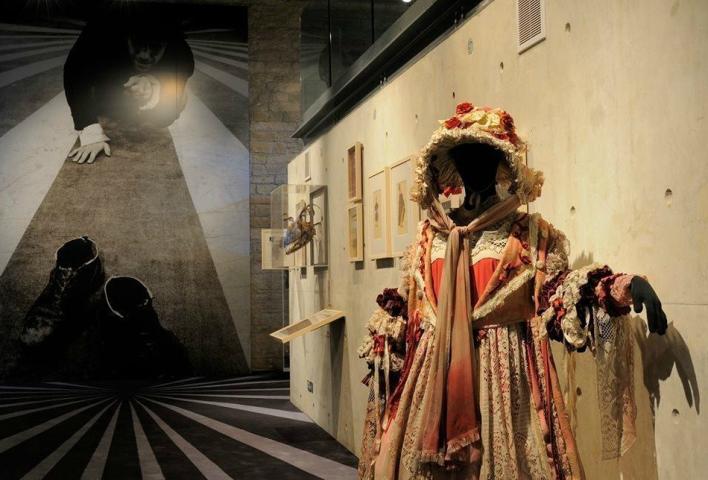 Θεατρικό Μουσείο Κύπρου: Ένας οπτικός έβαλε τα γυαλιά στους επαγγελματίες