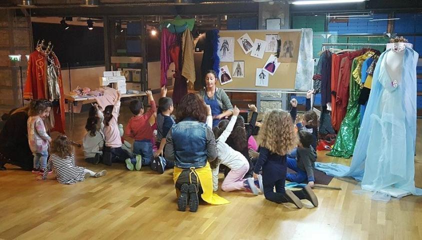 Θεατρικό Μουσείο Κύπρου: Ένας οπτικός έβαλε τα γυαλιά στους επαγγελματίες