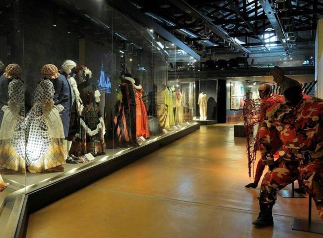 Θεατρικό Μουσείο Κύπρου: Ένας οπτικός έβαλε τα γυαλιά στους επαγγελματίες