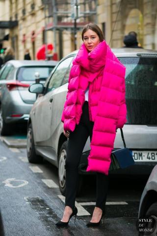 8 outfits που θα σου αποδείξουν πως το ροζ θα συνεχίσει να βρίσκεται στις πρώτες επιλογές του street style 8 outfits που θα σου αποδείξουν πως το ροζ θα συνεχίσει να βρίσκεται στις πρώτες επιλογές του street style