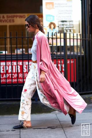 8 outfits που θα σου αποδείξουν πως το ροζ θα συνεχίσει να βρίσκεται στις πρώτες επιλογές του street style 8 outfits που θα σου αποδείξουν πως το ροζ θα συνεχίσει να βρίσκεται στις πρώτες επιλογές του street style