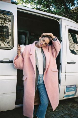 8 outfits που θα σου αποδείξουν πως το ροζ θα συνεχίσει να βρίσκεται στις πρώτες επιλογές του street style 8 outfits που θα σου αποδείξουν πως το ροζ θα συνεχίσει να βρίσκεται στις πρώτες επιλογές του street style