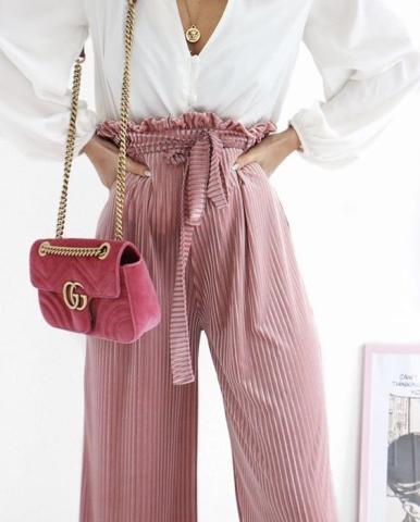 8 outfits που θα σου αποδείξουν πως το ροζ θα συνεχίσει να βρίσκεται στις πρώτες επιλογές του street style 8 outfits που θα σου αποδείξουν πως το ροζ θα συνεχίσει να βρίσκεται στις πρώτες επιλογές του street style