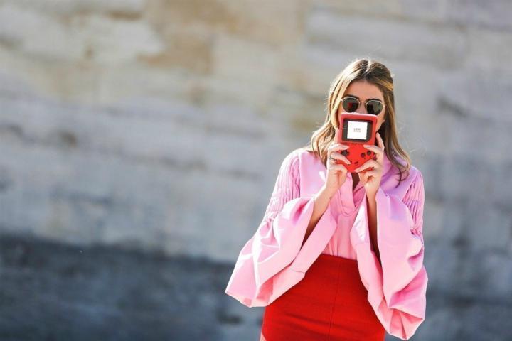 8 outfits που θα σου αποδείξουν πως το ροζ θα συνεχίσει να βρίσκεται στις πρώτες επιλογές του street style 8 outfits που θα σου αποδείξουν πως το ροζ θα συνεχίσει να βρίσκεται στις πρώτες επιλογές του street style