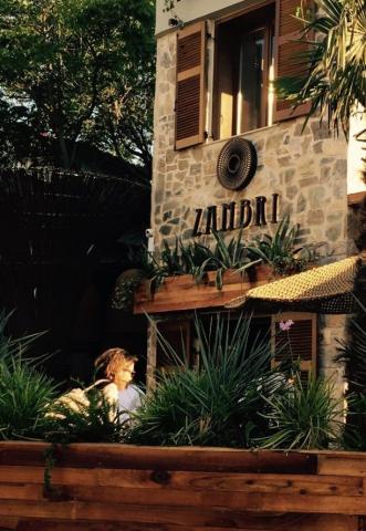 Zambri: Μια αποικία γεύσης στο κέντρο της Κηφισιάς Zambri: Μια αποικία γεύσης στο κέντρο της Κηφισιάς
