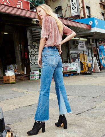 Styling tips για να φορέσεις σωστά το νέο denim trend που όλα τα It girls έχουν λατρέψει Styling tips για να φορέσεις σωστά το νέο denim trend που όλα τα It girls έχουν λατρέψει