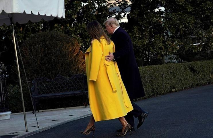 Η εμφάνιση της Melania που συζητήθηκε για δύο λόγους