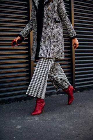 Παπούτσια με χρώμα! Ιδέες για να τα συνδυάσεις σωστά Παπούτσια με χρώμα! Ιδέες για να τα συνδυάσεις σωστά