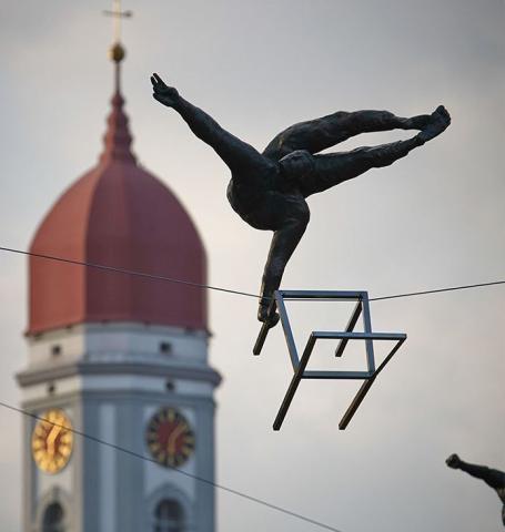 Όταν η τέχνη καταρρίπτει τον νόμο της βαρύτητας...