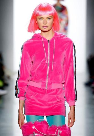 Jeremy Scott's NYFW show με Gigi Hadid, Stella Maxwell και Jasmine Tookes Jeremy Scott's NYFW show με Gigi Hadid, Stella Maxwell και Jasmine Tookes