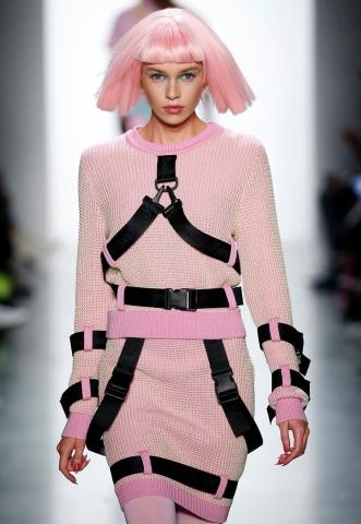 Jeremy Scott's NYFW show με Gigi Hadid, Stella Maxwell και Jasmine Tookes Jeremy Scott's NYFW show με Gigi Hadid, Stella Maxwell και Jasmine Tookes