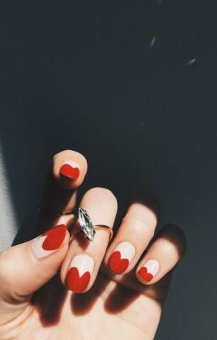 Nail inspo: Τα πιο cute μανικιούρ για φρεσκοερωτευμένες Nail inspo: Τα πιο cute μανικιούρ για φρεσκοερωτευμένες