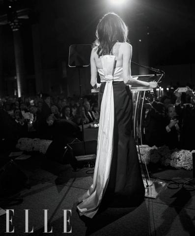 Angelina Jolie: Μια διαφορετική φωτογράφιση με τις δύο κόρες της και μια πιο "πολιτική" συνέντευξη Angelina Jolie: Μια διαφορετική φωτογράφιση με τις δύο κόρες της και μια πιο "πολιτική" συνέντευξη