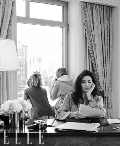 Angelina Jolie: Μια διαφορετική φωτογράφιση με τις δύο κόρες της και μια πιο "πολιτική" συνέντευξη Angelina Jolie: Μια διαφορετική φωτογράφιση με τις δύο κόρες της και μια πιο "πολιτική" συνέντευξη