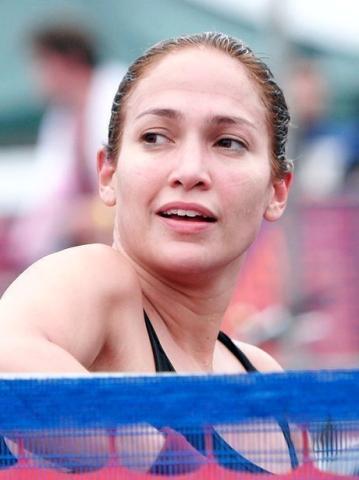 Jennifer Lopez: 10 φορές που τόλμησε να φωτογραφηθεί εντελώς αμακιγιάριστη