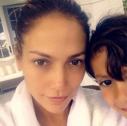 Jennifer Lopez: 10 φορές που τόλμησε να φωτογραφηθεί εντελώς αμακιγιάριστη