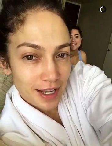 Jennifer Lopez: 10 φορές που τόλμησε να φωτογραφηθεί εντελώς αμακιγιάριστη