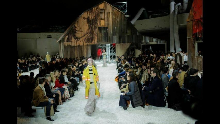 Εβδομάδα Μόδας Νέας Υόρκης: Το ξεχωριστό show του Raf Simons για τον Calvin Klein Εβδομάδα Μόδας Νέας Υόρκης: Το ξεχωριστό show του Raf Simons για τον Calvin Klein