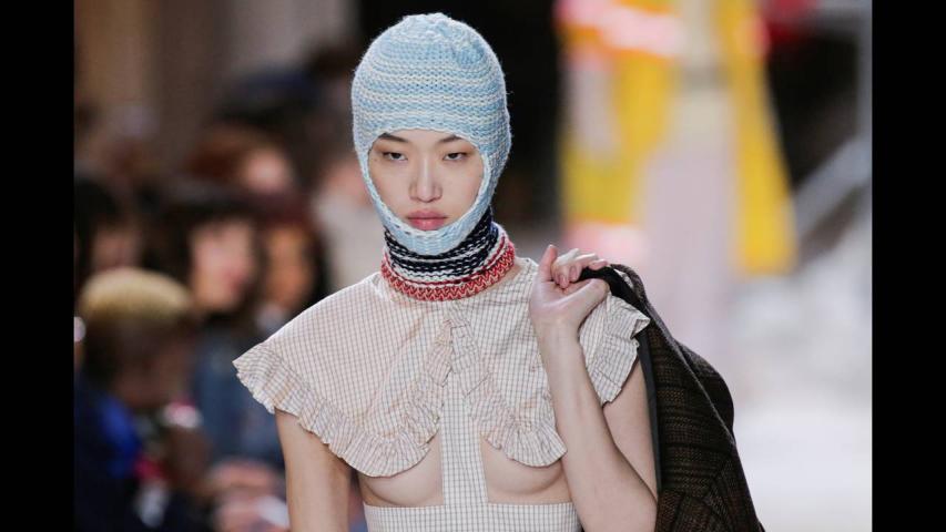 Εβδομάδα Μόδας Νέας Υόρκης: Το ξεχωριστό show του Raf Simons για τον Calvin Klein Εβδομάδα Μόδας Νέας Υόρκης: Το ξεχωριστό show του Raf Simons για τον Calvin Klein