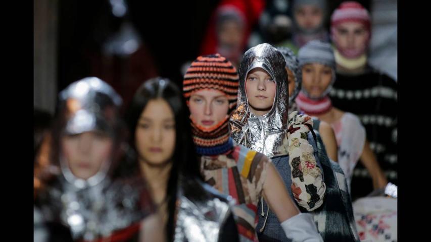 Εβδομάδα Μόδας Νέας Υόρκης: Το ξεχωριστό show του Raf Simons για τον Calvin Klein Εβδομάδα Μόδας Νέας Υόρκης: Το ξεχωριστό show του Raf Simons για τον Calvin Klein