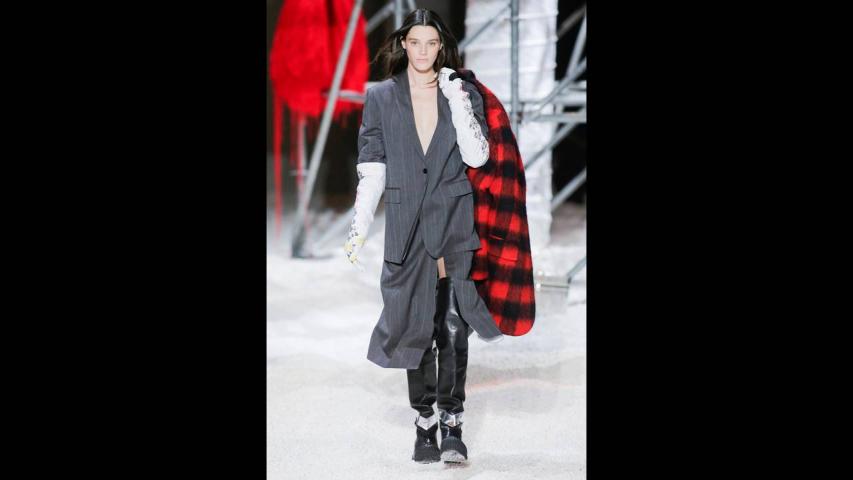 Εβδομάδα Μόδας Νέας Υόρκης: Το ξεχωριστό show του Raf Simons για τον Calvin Klein Εβδομάδα Μόδας Νέας Υόρκης: Το ξεχωριστό show του Raf Simons για τον Calvin Klein