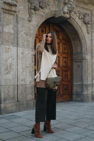 Το δυναμικό comeback της 90s τσάντας που κανείς δεν περίμενε πως θα είναι ξανά στη μόδα