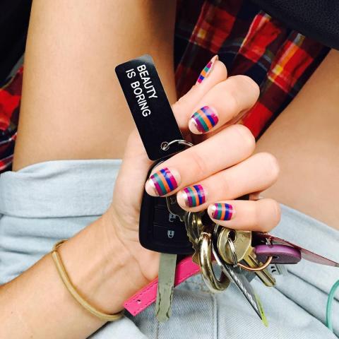 Αν αγαπάς το χρώμα, τότε πρέπει να δοκιμάσεις την νέα τάση στο nail art Αν αγαπάς το χρώμα, τότε πρέπει να δοκιμάσεις την νέα τάση στο nail art