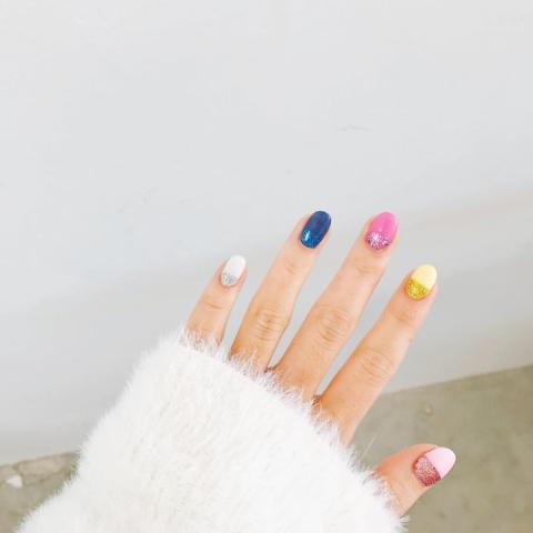 Αν αγαπάς το χρώμα, τότε πρέπει να δοκιμάσεις την νέα τάση στο nail art Αν αγαπάς το χρώμα, τότε πρέπει να δοκιμάσεις την νέα τάση στο nail art