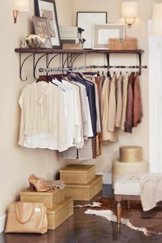 6 tips αποθήκευσης για να οργανώσεις τα ρούχα σου εκτός ντουλάπας 6 tips αποθήκευσης για να οργανώσεις τα ρούχα σου εκτός ντουλάπας