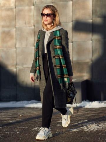 Ugly sneakers: Ιδέες για να συνδυάσεις με στιλ το πιο αμφιλεγόμενο trend της σεζόν