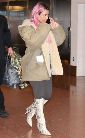 Kim Kardashian: Άλλαξε χρώμα μαλλιών και μας δείχνει και το 3ο της παιδί, όλα μαζί