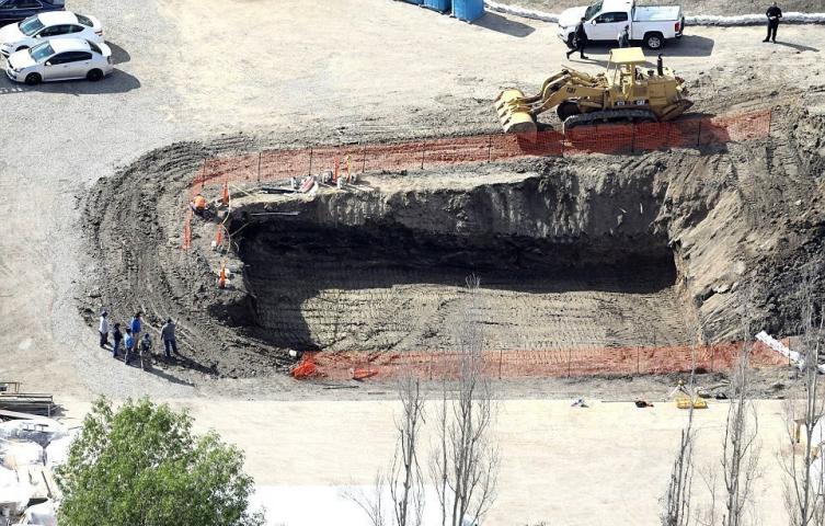 Η πισίνα του νέου σπιτιού της Kim Kardashian δεν είναι ακριβώς αυτό που περίμενες