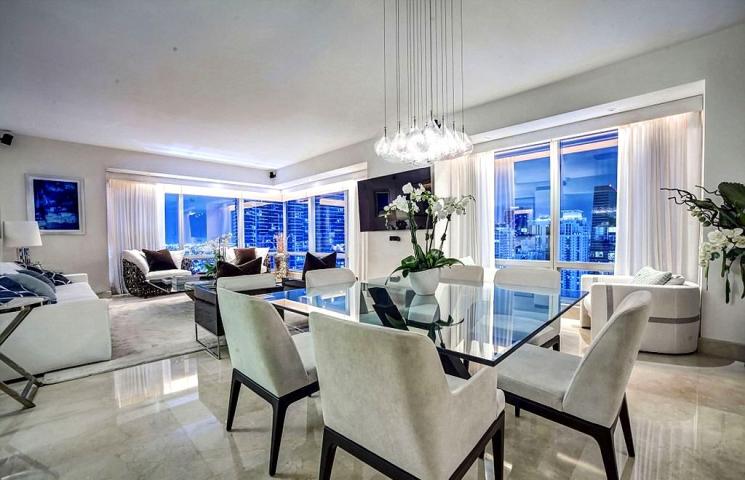 Joanna Krupa: Το 2 εκατομμυρίων διαμέρισμα στο Μαϊάμι που πουλά μετά το διαζύγιό της είναι απλά υπέροχο