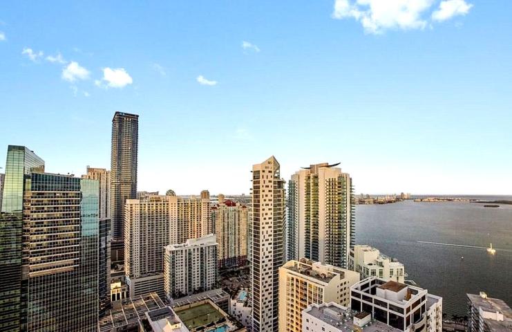 Joanna Krupa: Το 2 εκατομμυρίων διαμέρισμα στο Μαϊάμι που πουλά μετά το διαζύγιό της είναι απλά υπέροχο