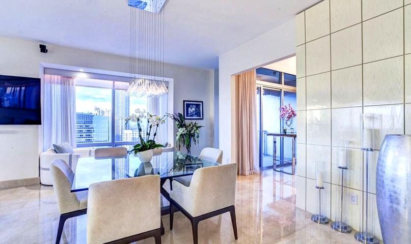 Joanna Krupa: Το 2 εκατομμυρίων διαμέρισμα στο Μαϊάμι που πουλά μετά το διαζύγιό της είναι απλά υπέροχο