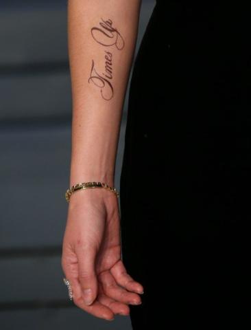 Emma Watson: To twitter την "σταύρωσε" γιατί εμφανίστηκε με ανορθόγραφο τατουάζ Emma Watson: To twitter την "σταύρωσε" γιατί εμφανίστηκε με ανορθόγραφο τατουάζ