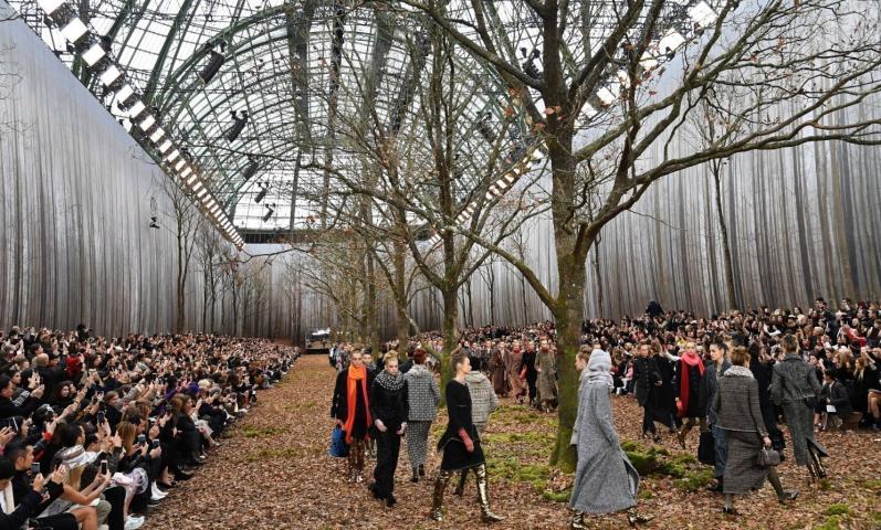 Chanel και το παραμυθένιο show μέσα στο δάσος Chanel και το παραμυθένιο show μέσα στο δάσος